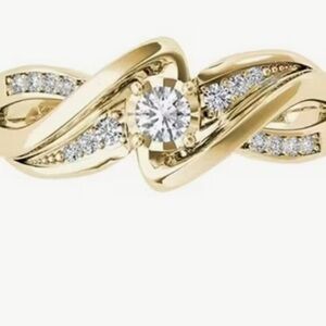 Elegant Luxury 18K Golden Plated Copper Ring. NWOT